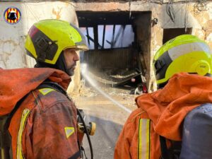 Incendio de una empresa de metacrilato en Burjassot
